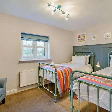 4 Bed In 95739 Holiday home