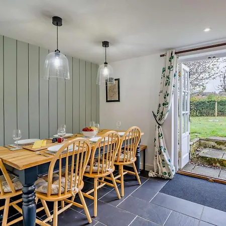 4 Bed In 95739 Ferienhaus *