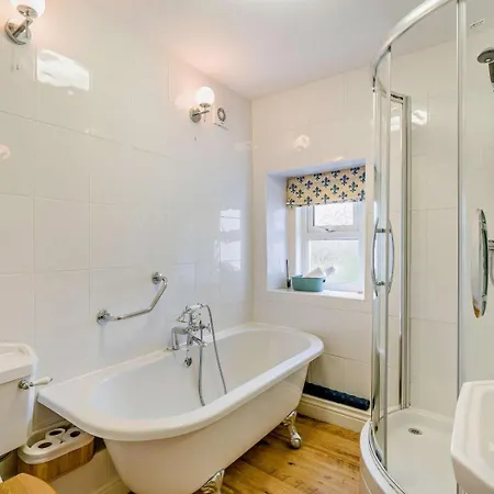 4 Bed In 95739 Бассентуэйт